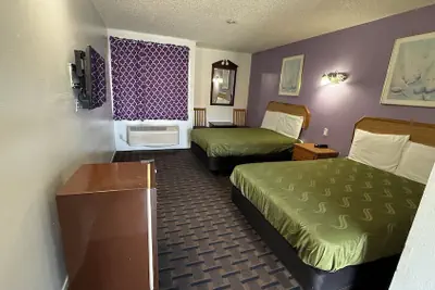 Photo 5 - CHERRY MOTEL