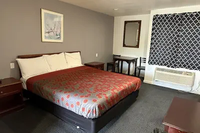 Photo 2 - CHERRY MOTEL
