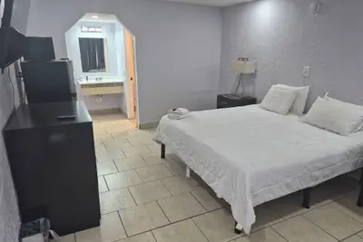 Photo 4 - Budget Inn