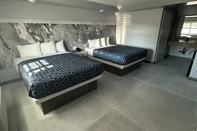 Photo 4 - Hometown Inn