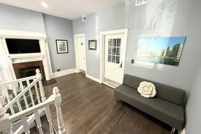 Photo 4 - The Den Hotel