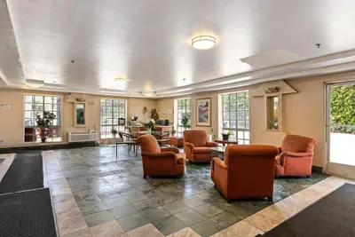 Photo 3 - Paradise Lodge - Canoga Park