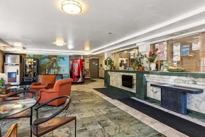 Photo 4 - Paradise Lodge - Canoga Park