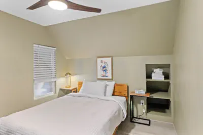Photo 5 - Cozy Modern Home