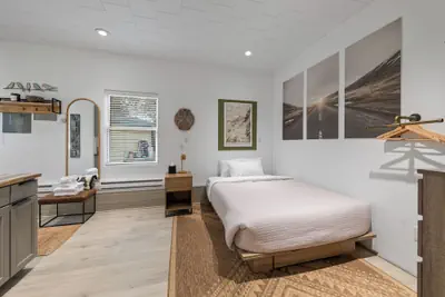 Photo 3 - Cozy Modern Home
