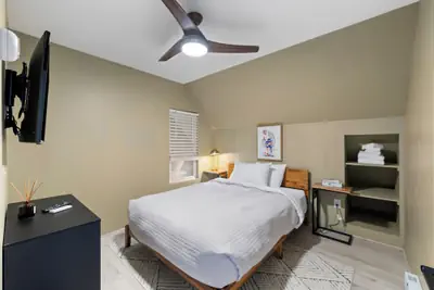 Photo 4 - Cozy Modern Home
