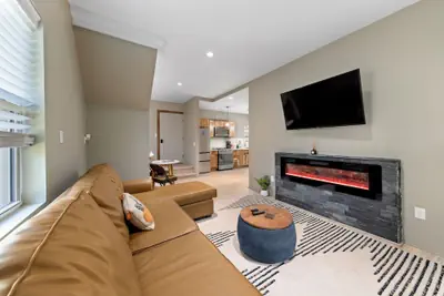 Photo 2 - Cozy Modern Home