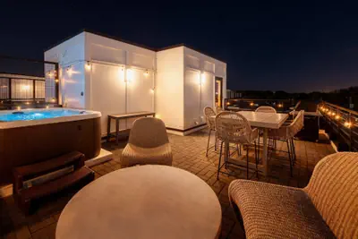 Photo 2 - Luxe Group Stay With Hot Tub Rooftop Lounge