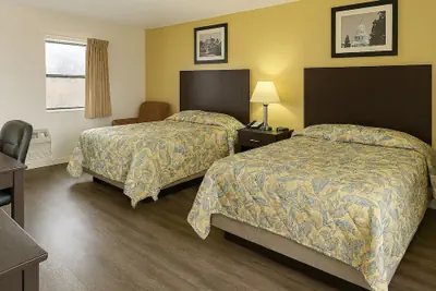 Photo 2 - COUNTRY HOST INN