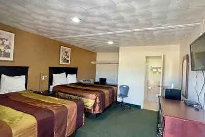 Photo 5 - Western Skies Motel