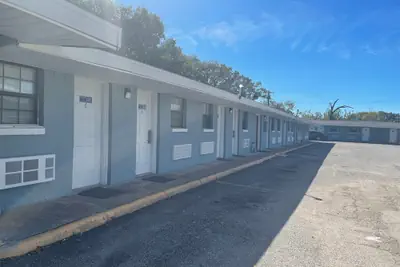 Photo 2 - Western Skies Motel