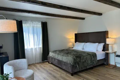 Photo 5 - The Juniper Motel & Resort