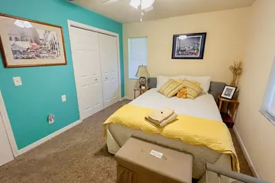 Photo 3 - Private Room at Crystal River Retreat with Salt Water Pool