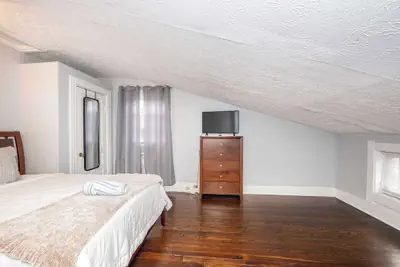 Photo 4 - Queen City Suites For 7