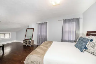 Photo 3 - Queen City Suites For 7