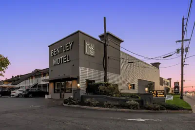 Photo 2 - Bentley motel