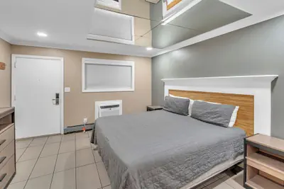 Photo 4 - Bentley motel