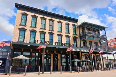 Photo 2 - P.A. Smith Hotel