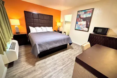 Photo 5 - Crest Motel