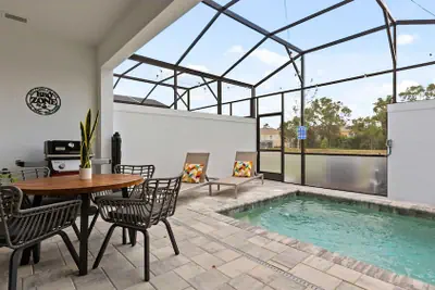 Photo 5 - Upstay-luxury 3BR Home w Private Pool Games Room