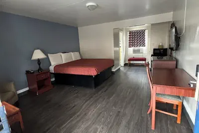 Photo 4 - The Executive Inn