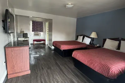 Photo 3 - The Executive Inn