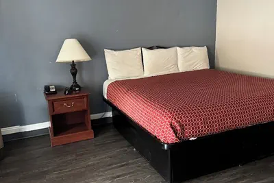 Photo 5 - The Executive Inn