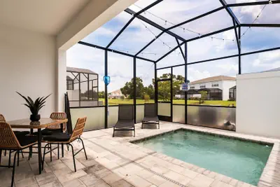 Photo 5 - Contemporary 4BR Townhome With Pool Themed Rooms
