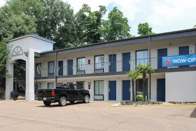 Photo 2 - Motel 6 – Mccomb, Ms