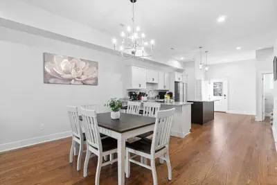 Photo 3 - Rebecca's Downtown Luxury Living