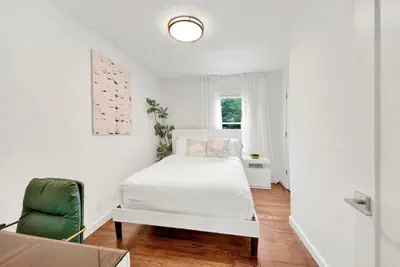 Photo 3 - Modern Comfort in the Heart of NYC