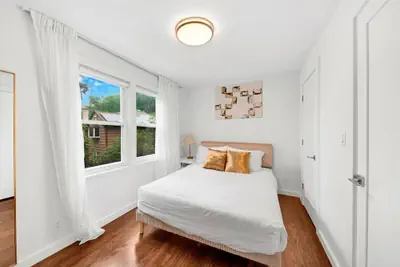 Photo 4 - Modern Comfort in the Heart of NYC