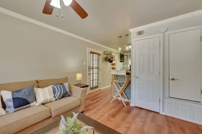 Photo 5 - The Homestead Luxury-cozy 2BR Apartments Near SFA