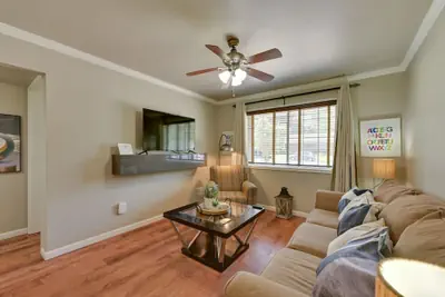 Photo 3 - The Homestead Luxury-cozy 2BR Apartments Near SFA