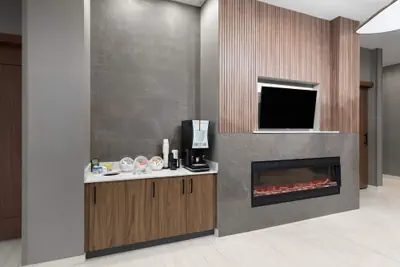 Photo 4 - La Quinta Inn & Suites by Wyndham Athens I-65