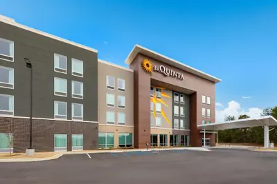 Photo 2 - La Quinta Inn & Suites by Wyndham Athens I-65