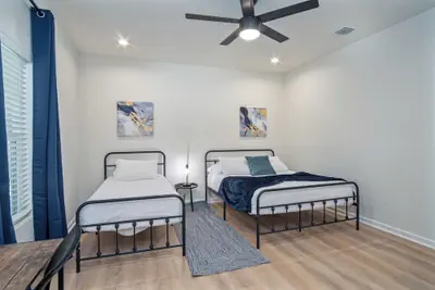 Photo 4 - Unwind in Style 4br/2ba Quick Access to Downtown!