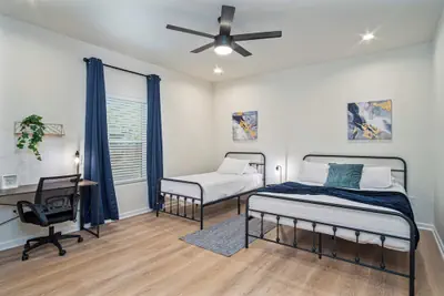 Photo 3 - Unwind in Style 4br/2ba Quick Access to Downtown!