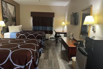 Photo 3 - Hotel Piney Woods