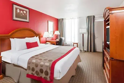 Photo 5 - Iberia House & Suites