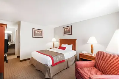 Photo 3 - Iberia House & Suites