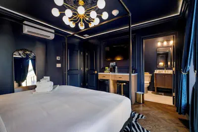 Photo 4 - The Highliner Hotel