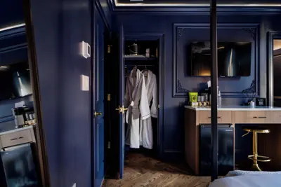 Photo 2 - The Highliner Hotel