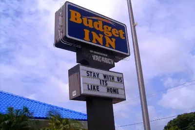 Photo 2 - Budget inn