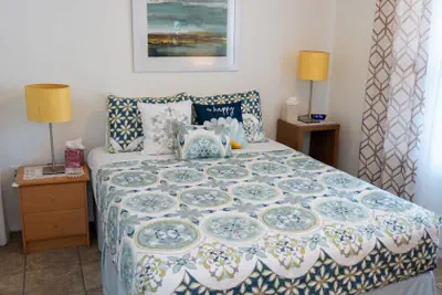 Photo 3 - Cozy Family Retreat Steps To Beach Pool / Hot 2 Bedroom Apts
