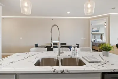 Photo 4 - Lakefront Topsider Condo w/ Boat Slip, 2 Pools & Large Deck