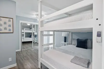 Photo 3 - Our Cove Retreat - Perfect for Wave-free Swimming, Tanning & Prime Location Fun!