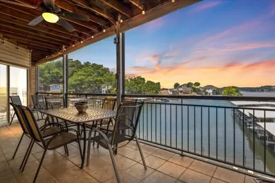 Photo 2 - Lakefront 1st-floor Condo, Screened Patio, Pools & Courts