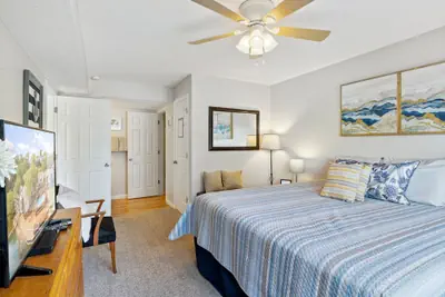 Photo 4 - Dream Condo With Perfect Location for All The Fun!