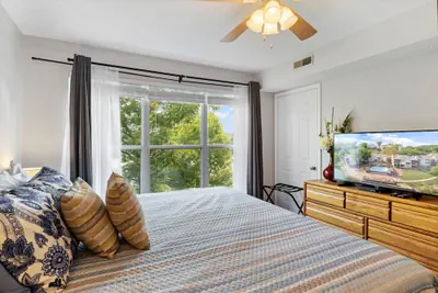 Photo 5 - Dream Condo With Perfect Location for All The Fun!